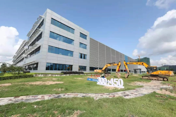 2001年，珠海引進(jìn)了摩天宇發(fā)動(dòng)機(jī)維修公司，這被視為珠海航空產(chǎn)業(yè)的開端。2019年9月10日，珠海摩天宇航空發(fā)動(dòng)機(jī)維修有限公司舉行慶祝新機(jī)型LEAP發(fā)動(dòng)機(jī)維修能力上線暨三期擴(kuò)建工程動(dòng)工儀式。（珠海保稅區(qū)管委會(huì)黨政辦公室供圖）.jpg
