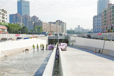 人民東路新下穿隧道施工現(xiàn)場(chǎng)。.jpg