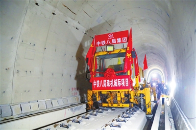 珠機(jī)城際二期軌道工程全線長鋼軌除珠海機(jī)場站外已全部鋪設(shè)完成，為全線聯(lián)調(diào)聯(lián)試及開通運(yùn)營打下了堅實(shí)的基礎(chǔ)。.jpg
