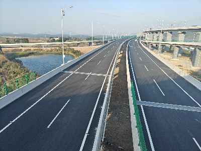 即將通車的金海大橋。.jpg
