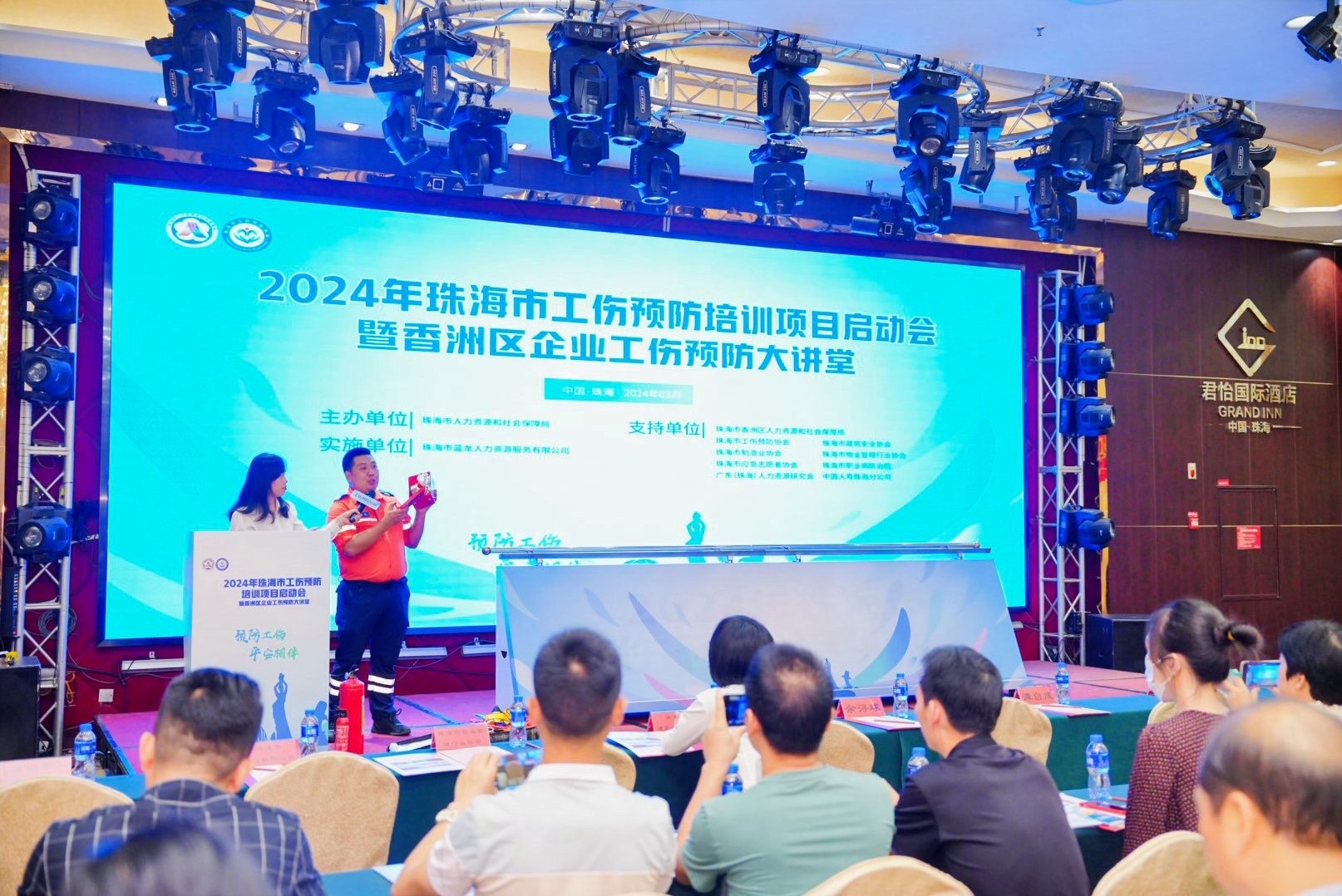 738ac76feba4aa9a82154c2c8814a05.jpg