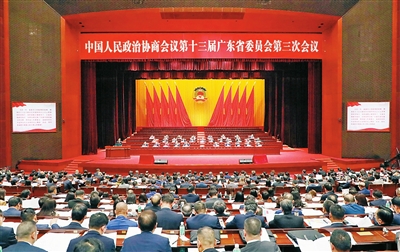 1月14日上午，省政協(xié)十三屆三次會(huì)議在廣州開(kāi)幕。林克慶作政協(xié)常委會(huì)工作報(bào)告。　　南方日?qǐng)?bào)記者 張冠軍 許舒智 王俊濤 張迪 攝.jpg
