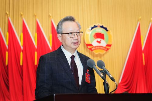 2月19日上午，市政協(xié)十屆四次會(huì)議在香洲開幕。王開洲作政協(xié)常委會(huì)工作報(bào)告。.jpg