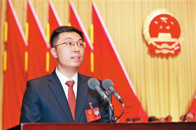1月20日上午，市十屆人大五次會議在香洲開幕。代市長吳澤桐向大會作政府工作報告。.jpg