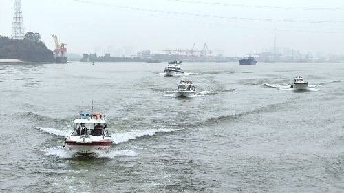 3月1日，在廣東省海洋綜合執(zhí)法總隊(duì)的帶領(lǐng)下，珠海市海洋綜合執(zhí)法支隊(duì)聯(lián)合中山、江門等地執(zhí)法部門開展聯(lián)合執(zhí)法巡航。.jpg