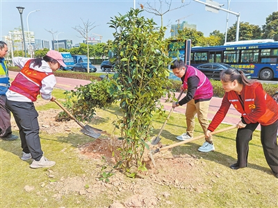 南溪社區(qū)黨支部攜手市第一中等職業(yè)學(xué)校黨支部在云溪園開(kāi)展“黨建引領(lǐng)添綠意，共建生態(tài)美云溪”植樹(shù)共建活動(dòng)。.jpg