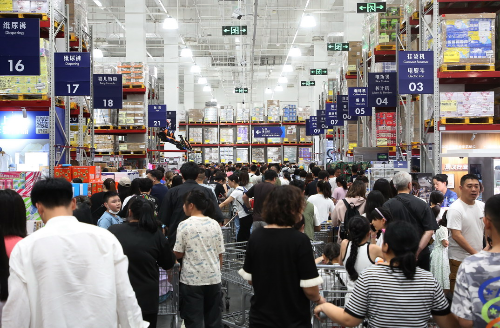 珠海山姆會員商店消費者較平時明顯增多。.jpg